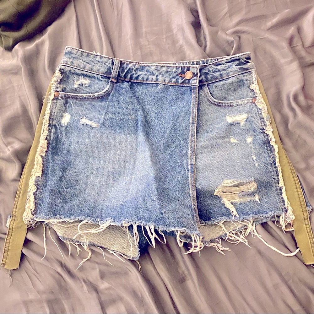 Zara denim skort size small/26.